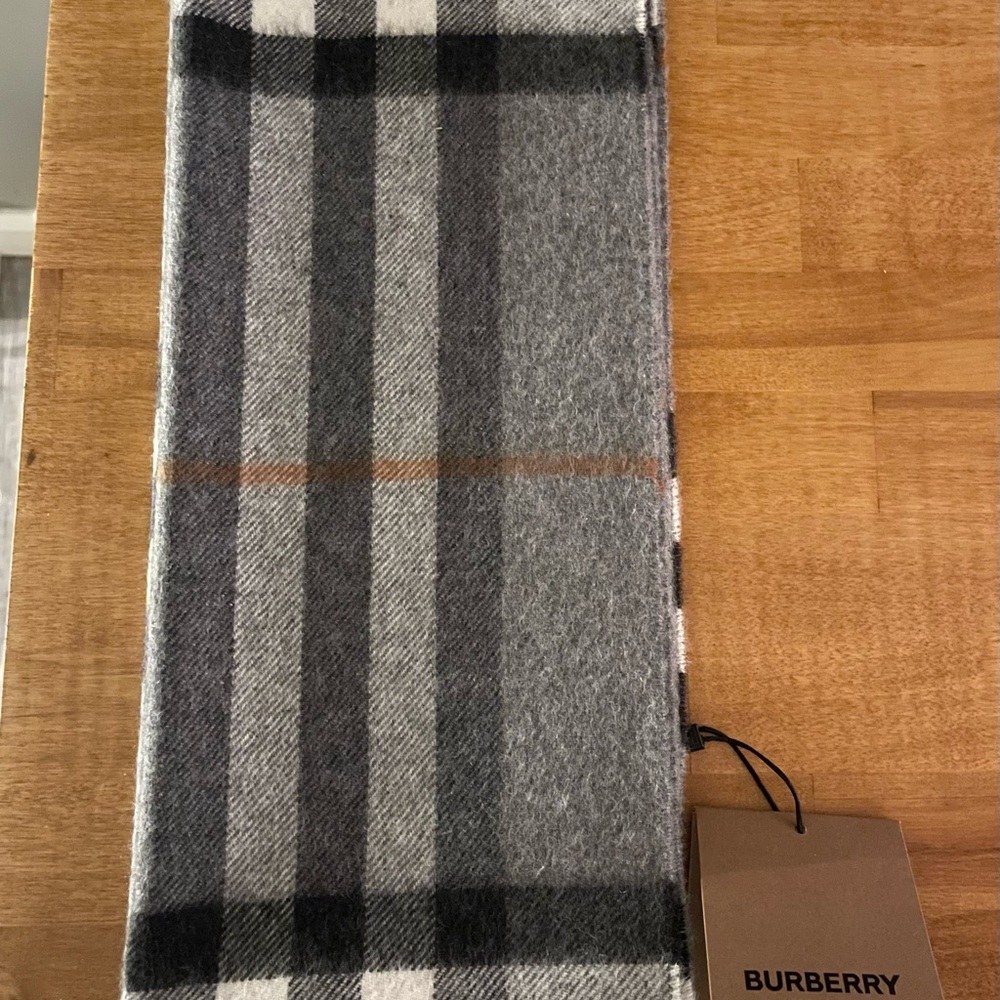 Burberry Gray plaid Check Cashmere Scarf